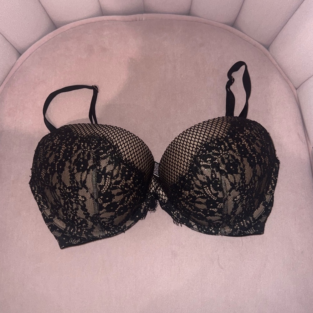 Victorias Secret Black Lace and Rhinestone Bra Sz 32DD Excellent Condition